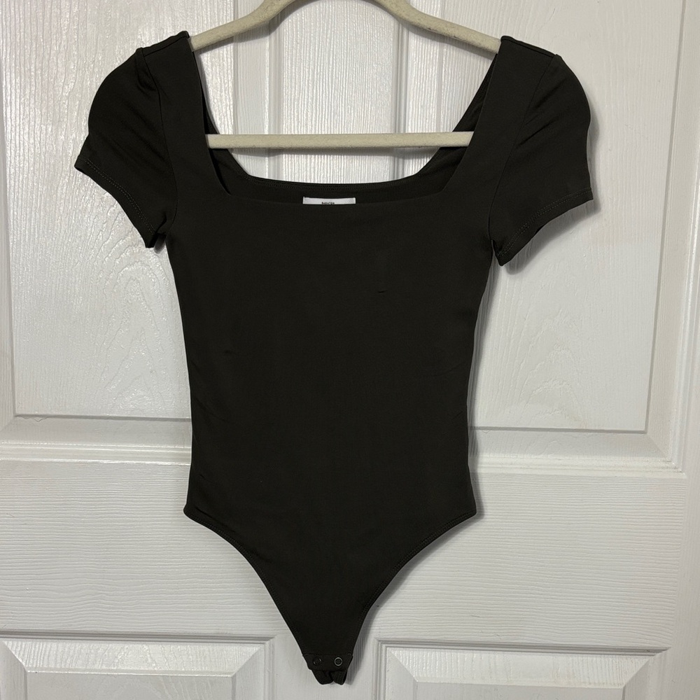 ARITZIA BABATON CONTOUR Olive Green short sleeve bodysuit thong square neck XS